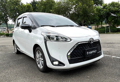 Toyota Sienta 1800cc 